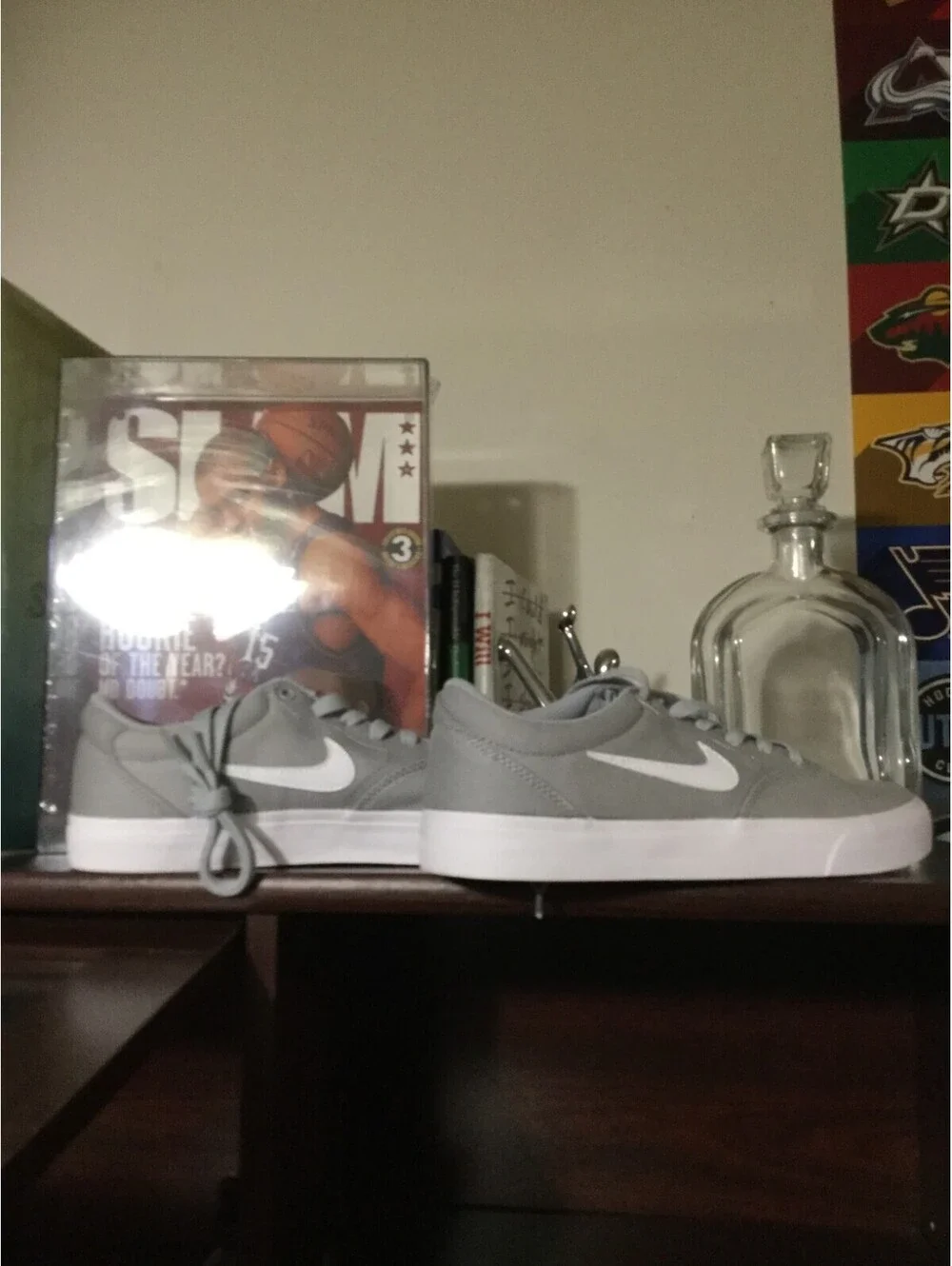 Las Vegas Raiders Womens Size 8 Gray & White Shoes